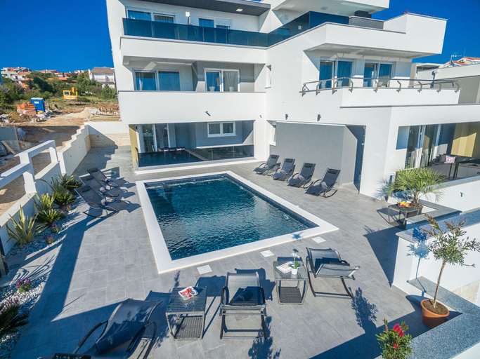 Exterior & Views 2, Villa Magnifica Apartments with pool, Novalja