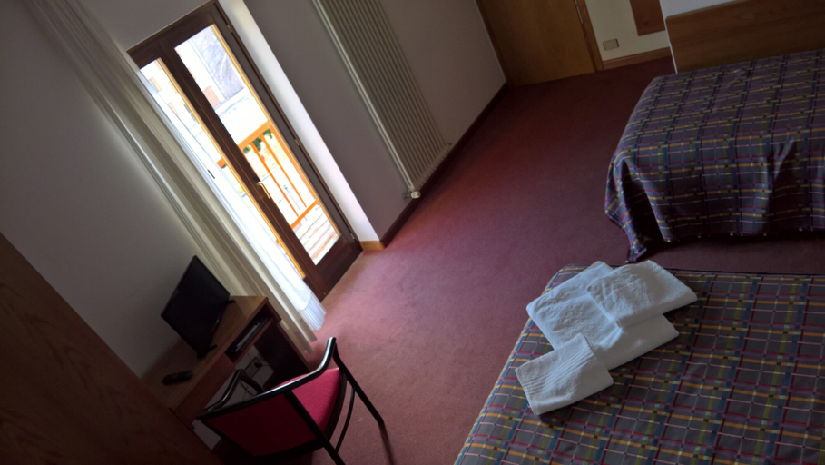 Bedroom 3, Albergo Serenella, Trento