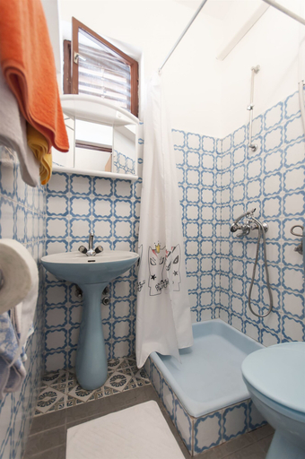 Bathroom 5, Apartment and Rooms Ivan, Makarska
