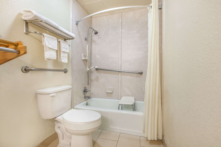 Bathroom 4, Super 8 by Wyndham Tyler TX, Smith