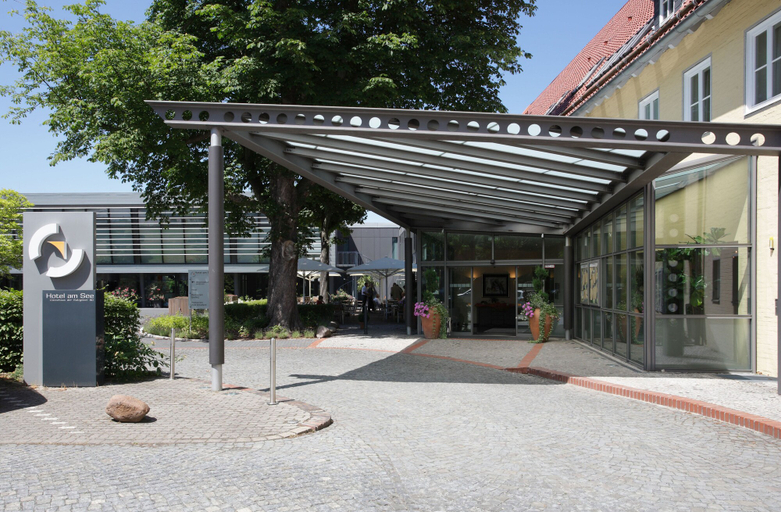 Exterior & Views 2, Hotel Am See, Salzgitter