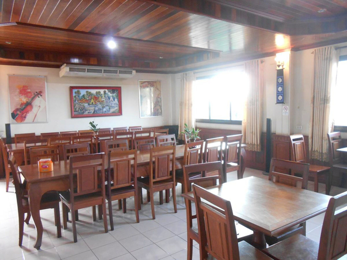 Food & Drinks 4, Sisavath Hotel, Vientiane