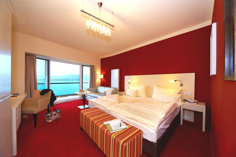 Bedroom 4, Parkhotel Pörtschach - Das Hotelresort mit Insellage am Wörthersee, Klagenfurt Land