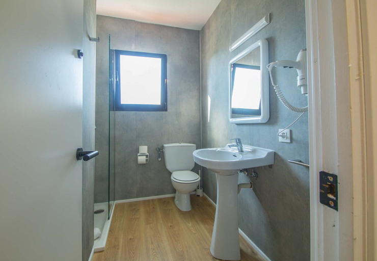 Bathroom 3, Apartamentos Sol Y Mar Menorca, Baleares