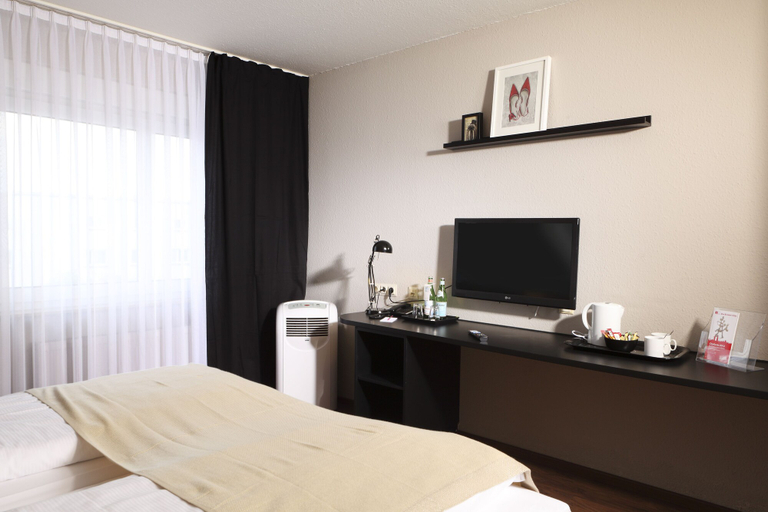 Bedroom 4, TRYP by Wyndham Bremen Airport, Bremen
