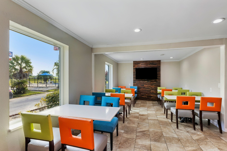 Food & Drinks 5, Days Inn by Wyndham Savannah Gateway I-95, Chatham