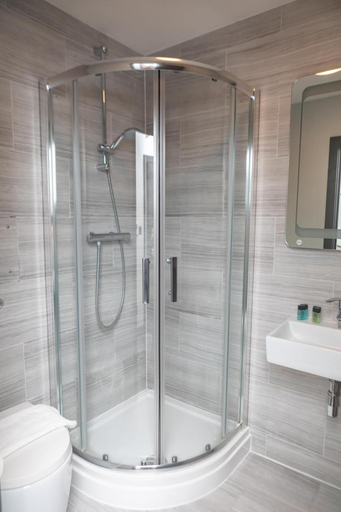 Bathroom 4, Paddington Park Hotel, London