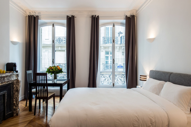 Bedroom 4, Paris Square, Paris
