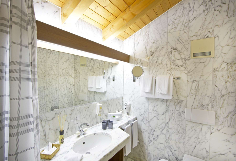 Bathroom 4, Hotel Steinmattli, Frutigen