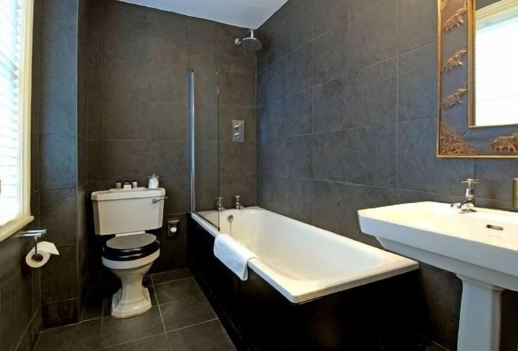 Bathroom 4, Elephant Hotel, Reading