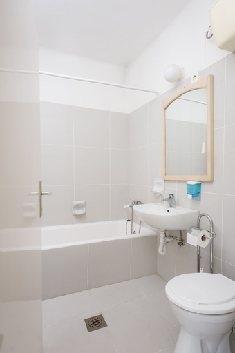 Bathroom 4, CE Napfény Hotel, Siófok