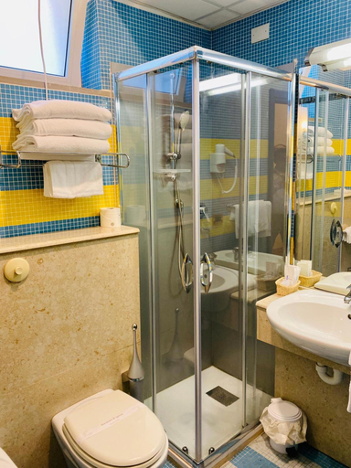 Bathroom 4, Hotel della Baia, La Spezia