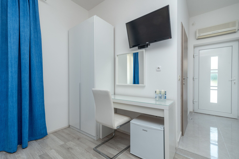Others 5, Villa Lux, Trogir