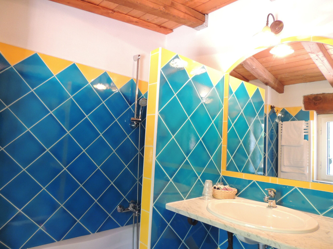 Bathroom 5, Hotel Su Lithu, Nuoro