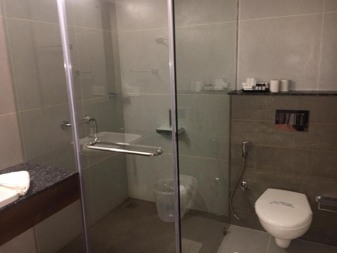 Bathroom 5, Hotel Sea Face, Thiruvananthapuram