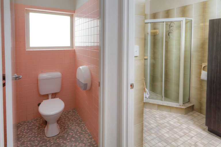 Bathroom 3, Palm Beach Hotel, Gold Coast