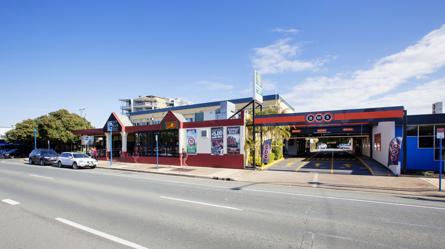Exterior & Views, Palm Beach Hotel, Gold Coast
