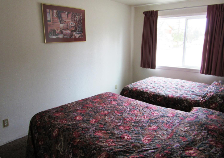 Bedroom 2, Traveler's Lodge, Gallatin