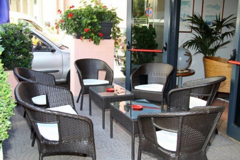 Others 5, Hotel Losanna, Rimini