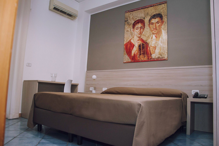 Others 5, Hotel Piccolo Sogno, Napoli