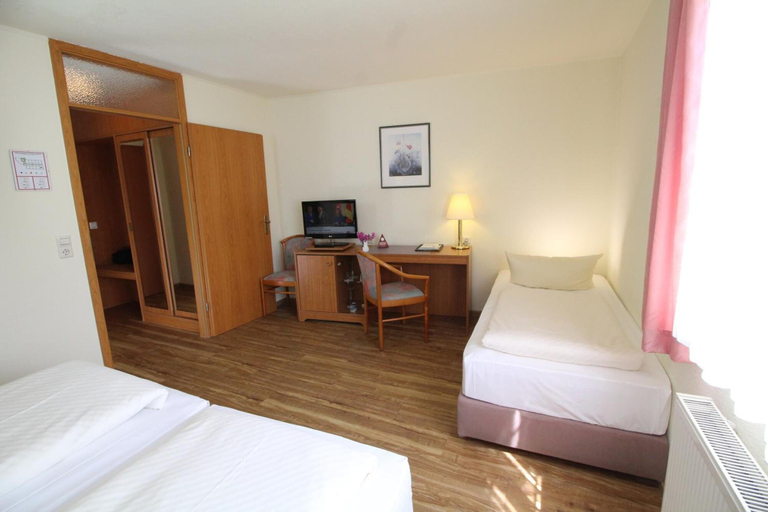 Bedroom 4, Hotel Weisser Schwan, Erfurt