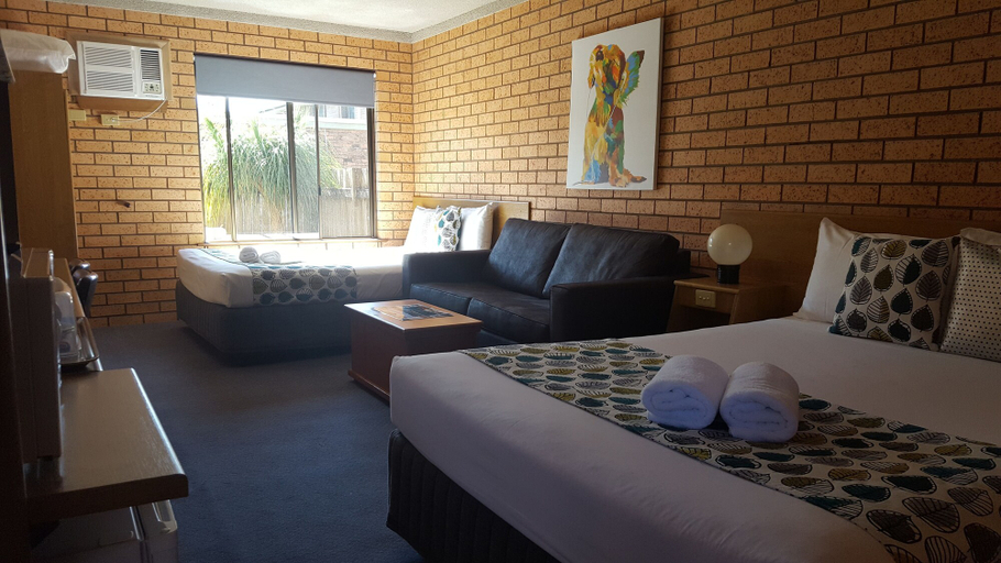 Bedroom 2, Royal Palms Motor Inn, Coffs Harbour - Pt A