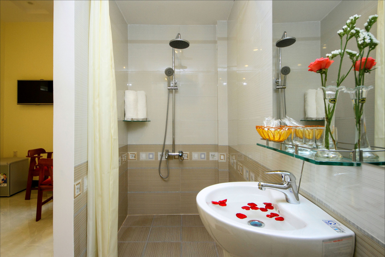 Bathroom 5, Fireworks Homestay, Da Nang