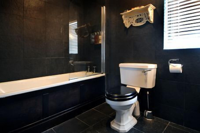 Bathroom 4, Elephant Hotel, Reading