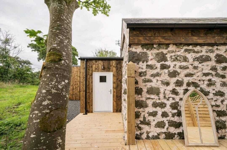 Exterior & Views 2, Squirrel Cottage, Causeway Coast and Glens