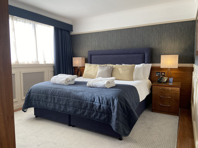 Bedroom 4, The Liner Hotel, Sefton
