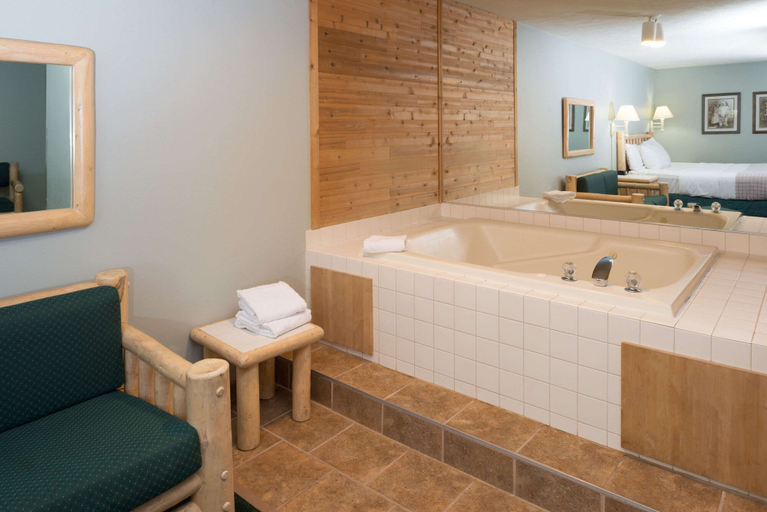 Bathroom 4, Baymont by Wyndham Coeur D Alene, Kootenai