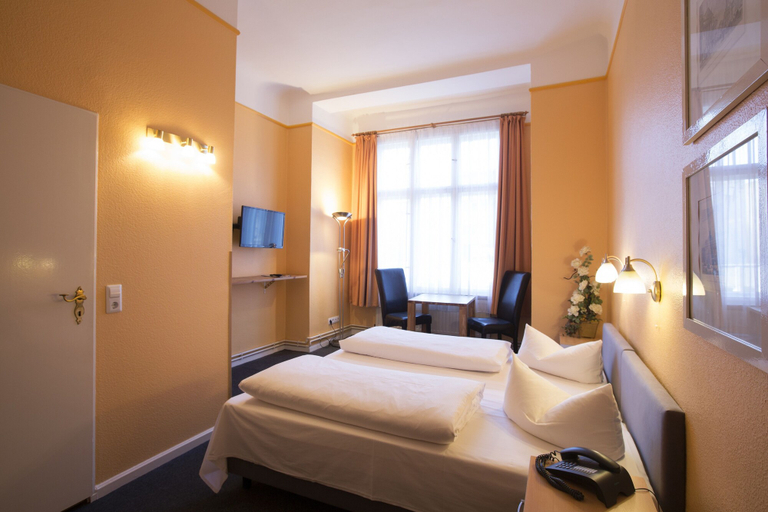 Bedroom 3, Hotel am Hermannplatz, Berlin