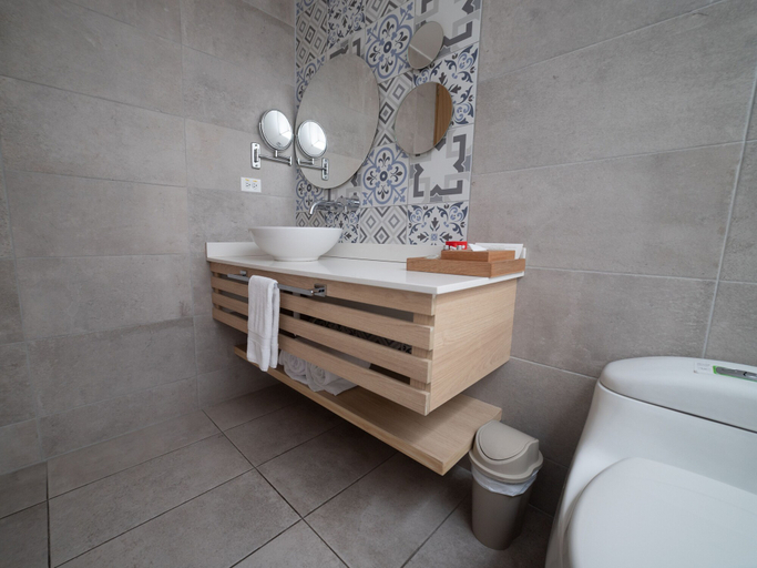 Bathroom 3, Hotel Kaia, Quito