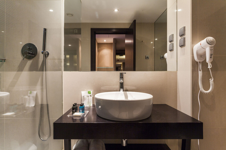 Bathroom 5, Czar Lisbon Hotel, Lisbon