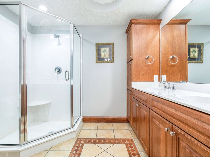Bathroom 4, Colony 221, Chatham