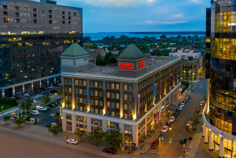 Exterior & Views