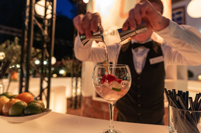Food & Drinks 8