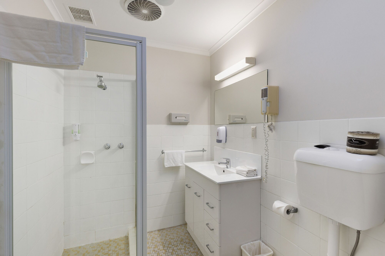 Bathroom 4, Alexander Motor Inn & Apartments, Melbourne