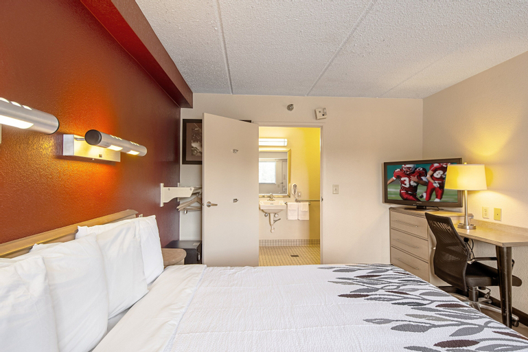 Bedroom 3, Red Roof Inn Utica, Oneida
