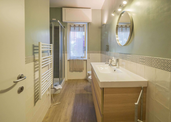 Bathroom 4, Il Giardino di Ada Ground Floor Studio with AC and Patio, La Spezia