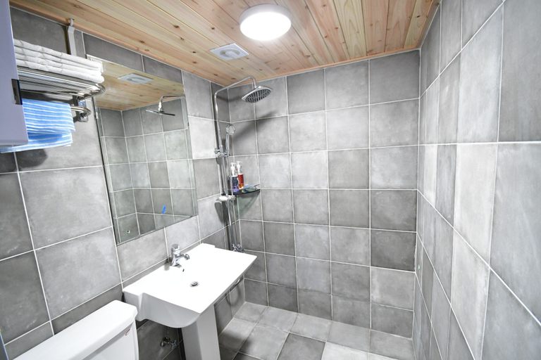 Bathroom 4, Nogodan Guesthouse & Hotel, Gurye