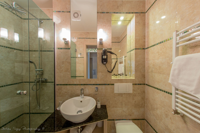 Bathroom 3, Hotel Aurum Family, Hajdúszoboszló