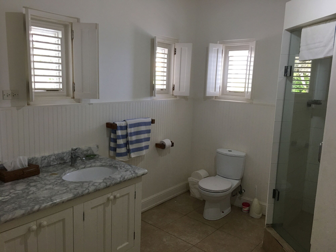 Bathroom 4, Atlantis Historic Inn