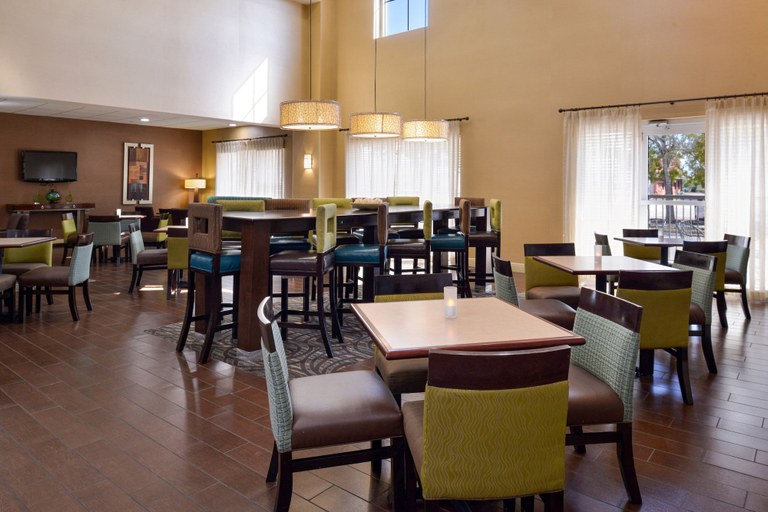 Food & Drinks 5, Hampton Inn & Suites - Cape Coral/Fort Myers Area, FL, Lee