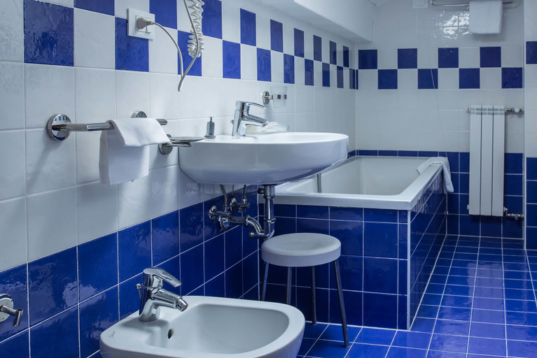 Bathroom 4, Hotel La Fenice Et Des Artistes, Venezia