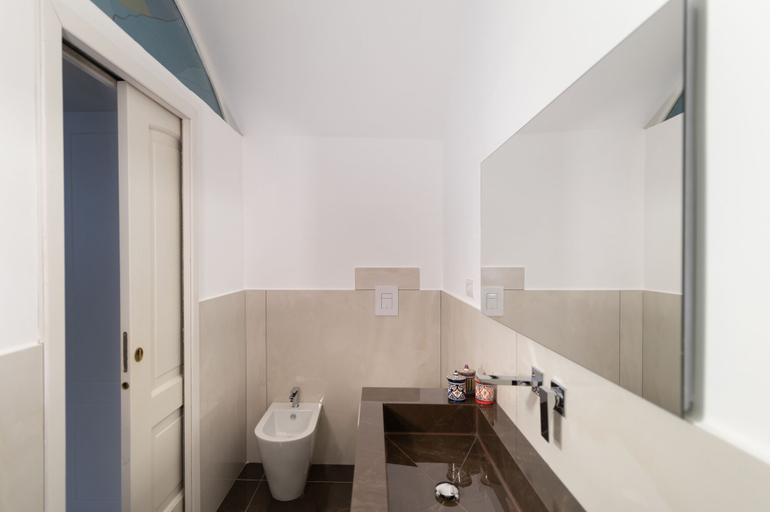 Bathroom 3, Amalfi Resort, Salerno