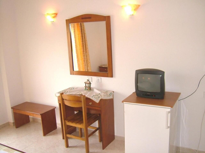 Others 5, Estelle, Central Macedonia