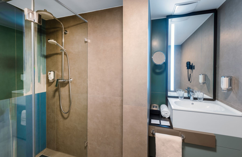 Bathroom 5, Hunguest BÁL Resort, Balatonalmádi