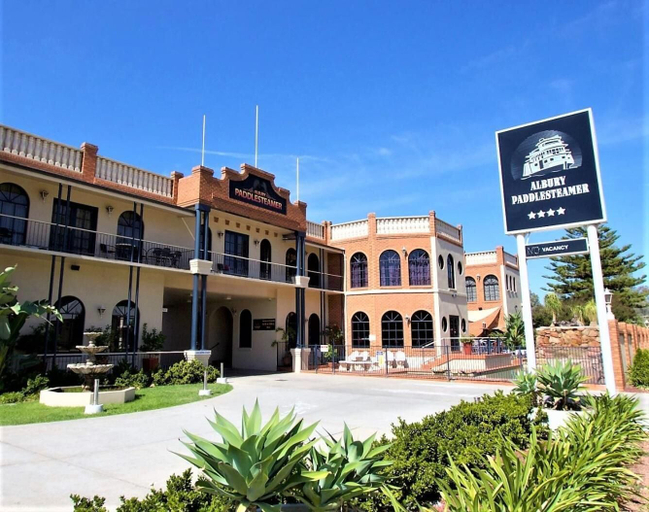 Exterior & Views 2, Albury Paddlesteamer, Albury