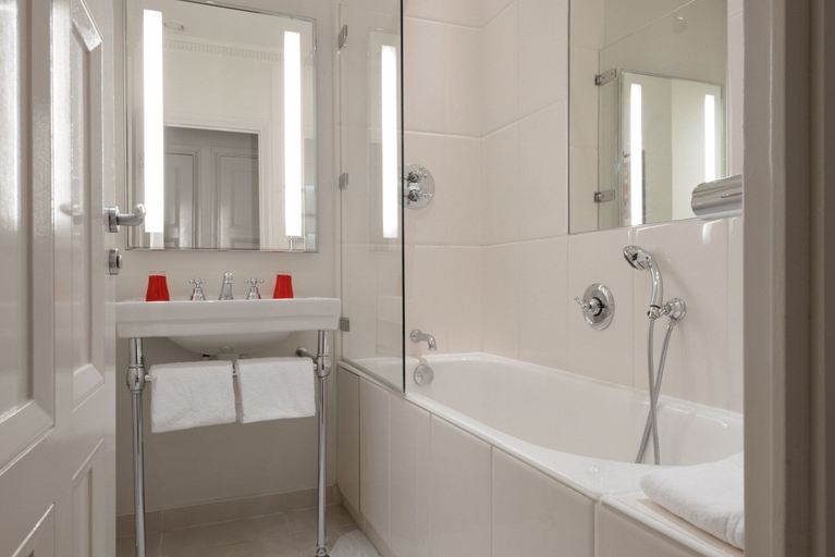 Bathroom 5, Hôtel Le Mathurin, Paris